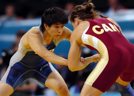 韩国男子vs日本女子摔跤